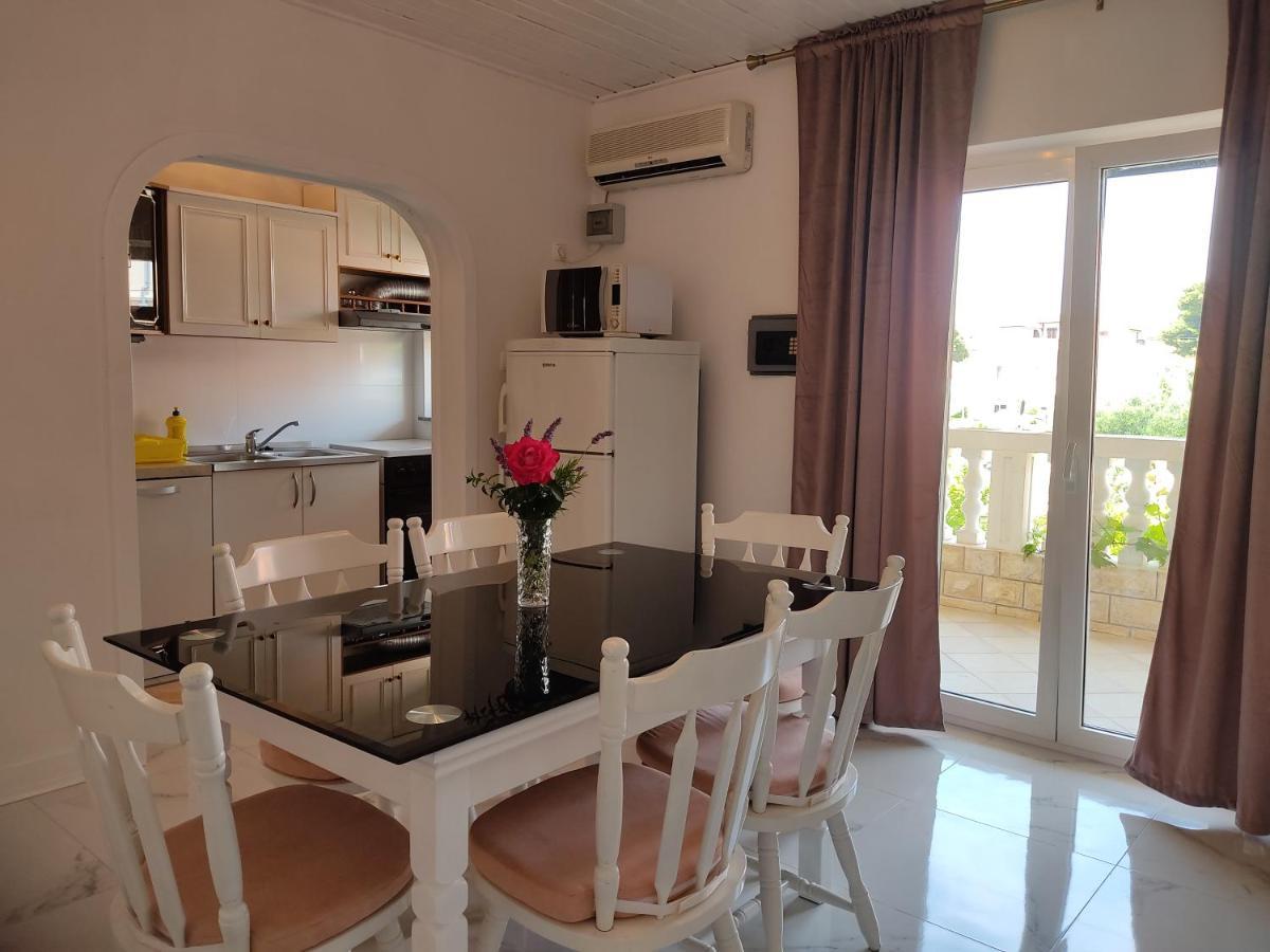 Apartments Milka Водице Екстериор снимка